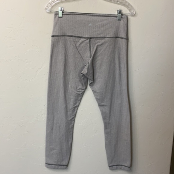 Lululemon grey pattern crop pants size 8 - Picture 7 of 12